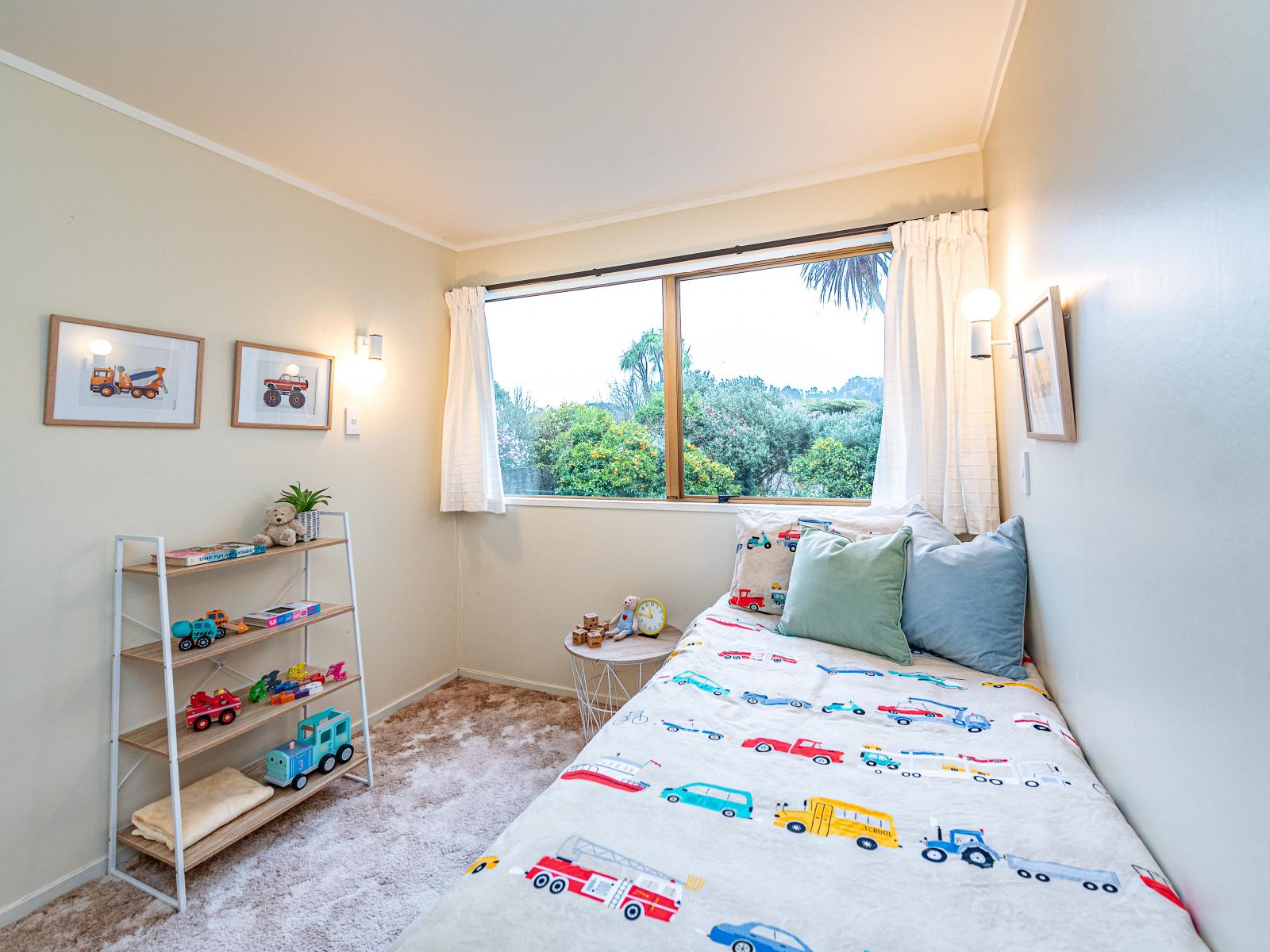 9 Riverbank Road, Okoia