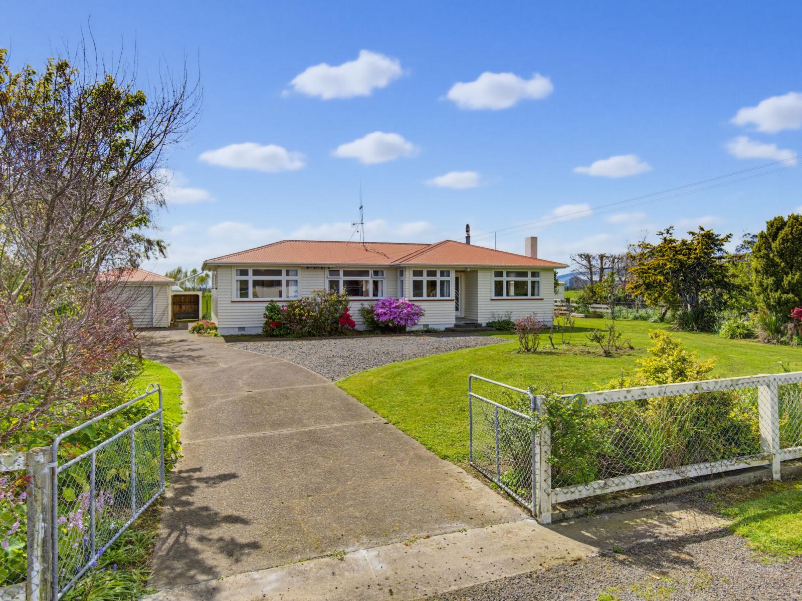 915 State Highway 57, Levin