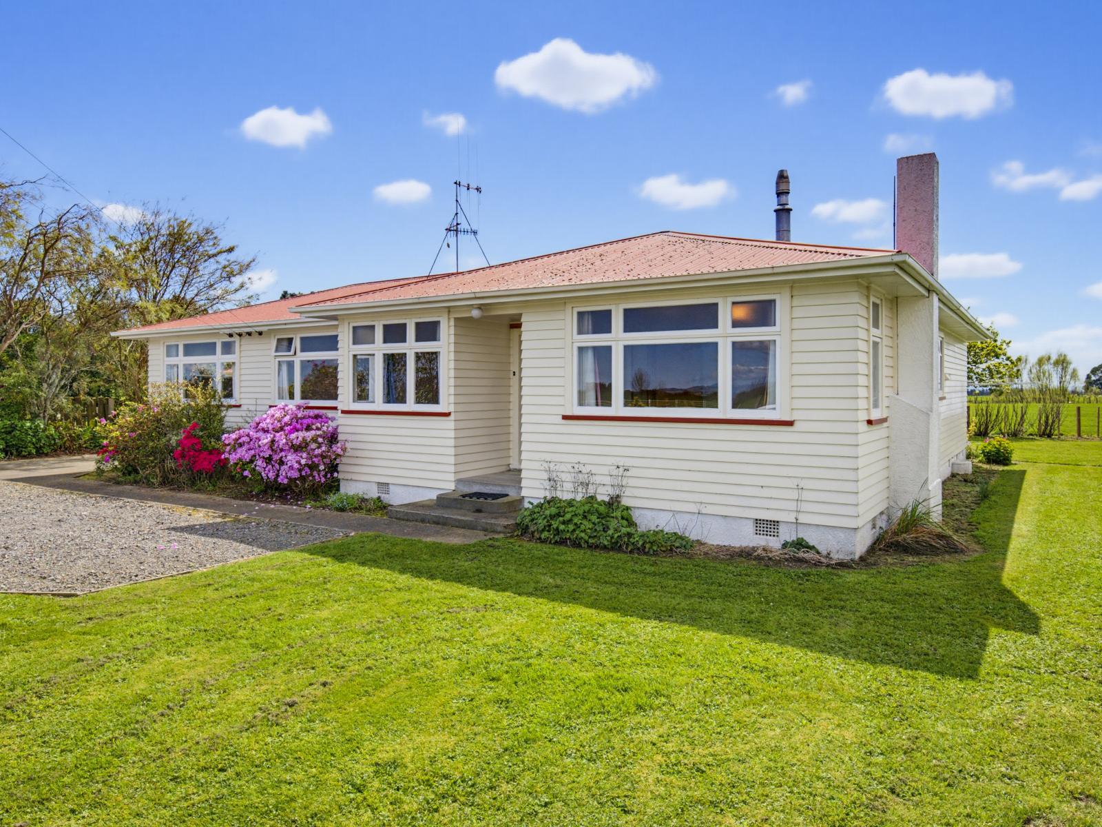 915 State Highway 57, Levin