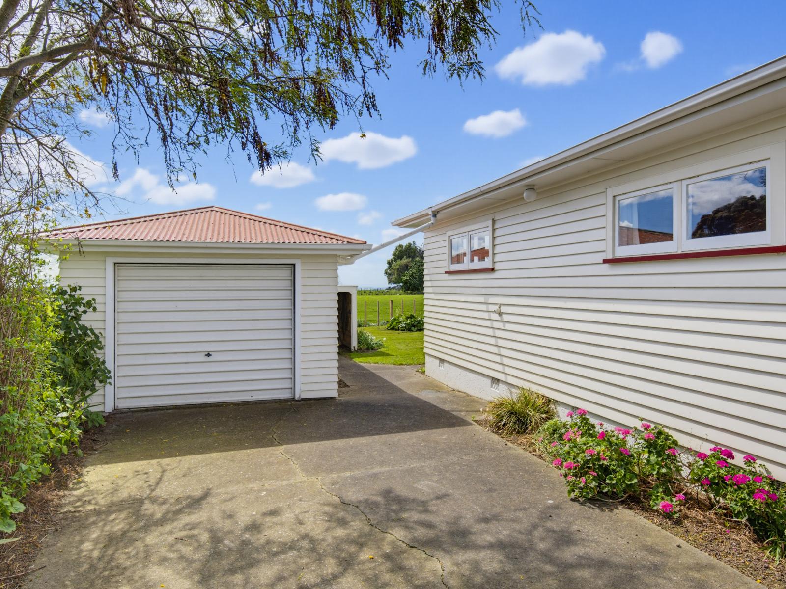 915 State Highway 57, Levin