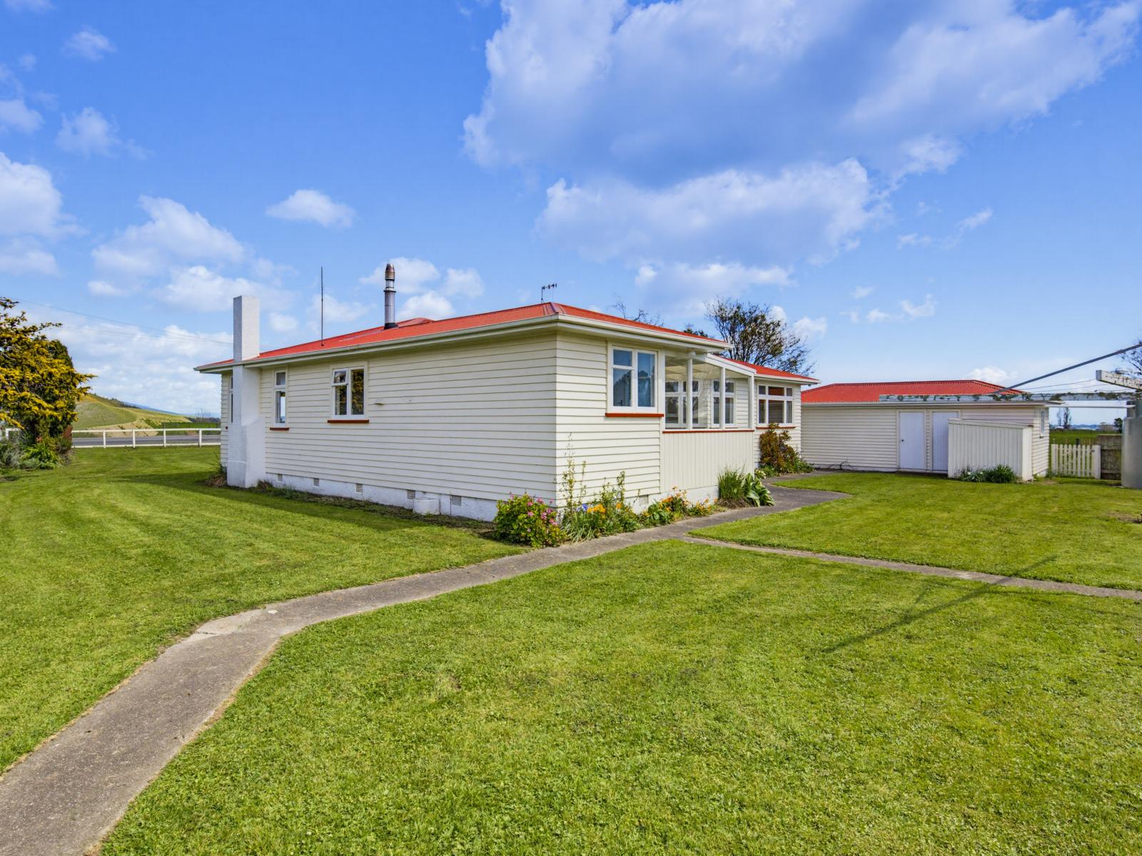 915 State Highway 57, Levin
