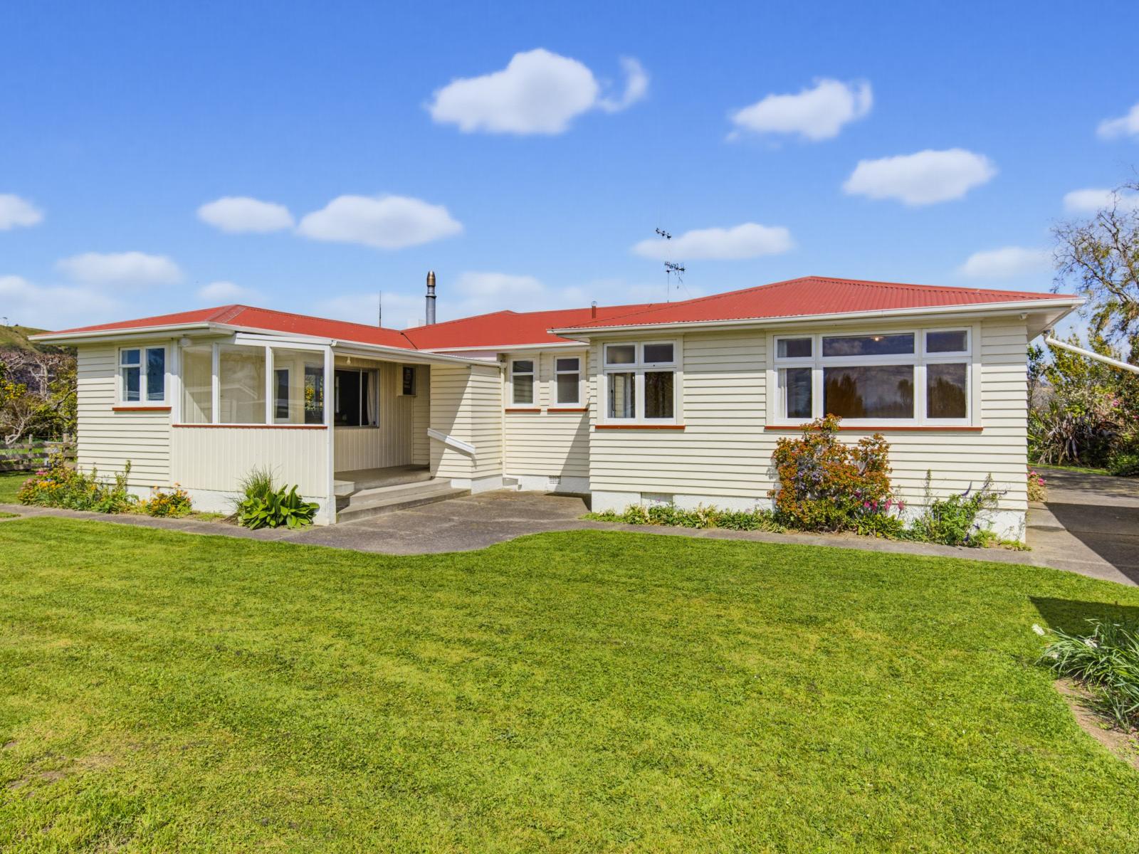 915 State Highway 57, Levin