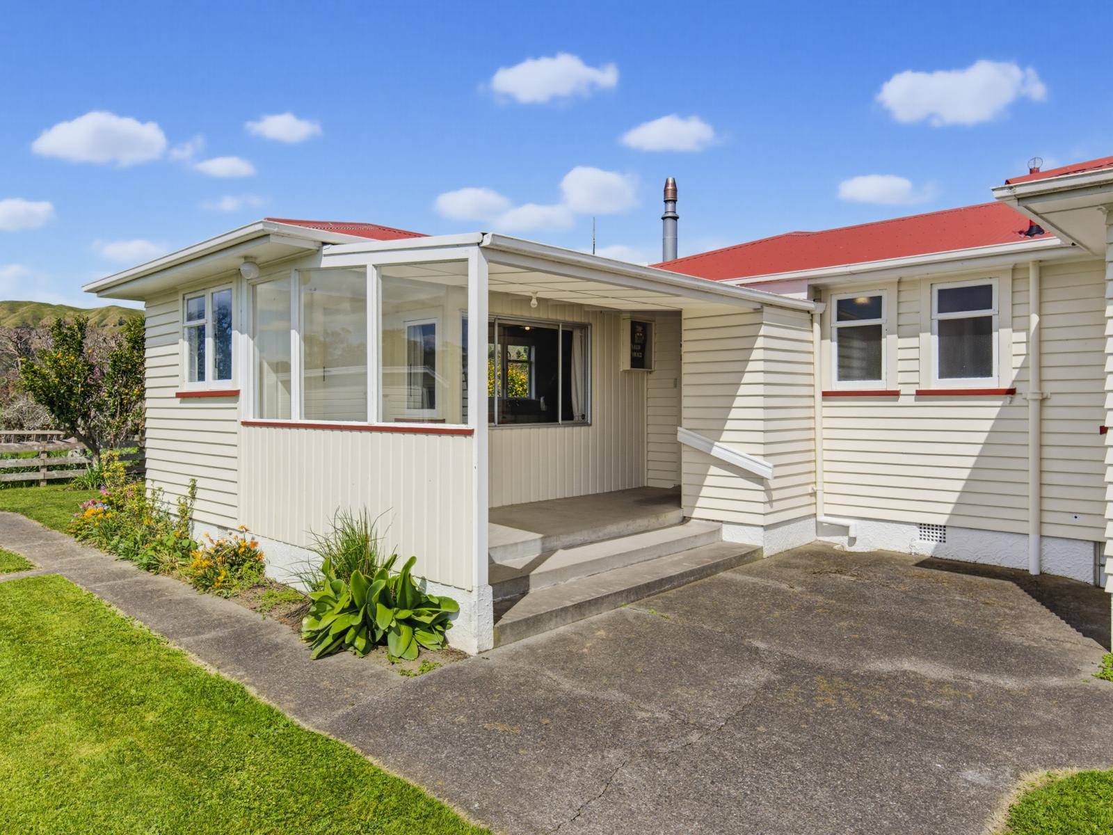 915 State Highway 57, Levin