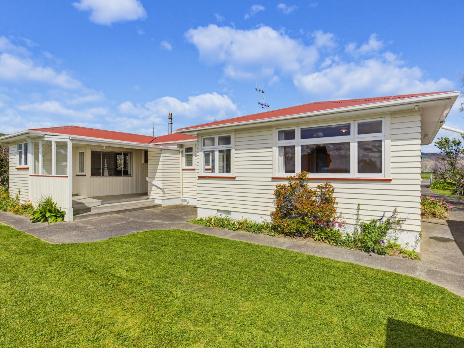 915 State Highway 57, Levin