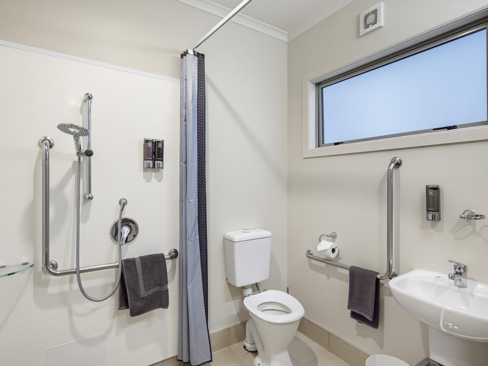 Unit 4, 4-8 Matatua Road, Raumati Beach