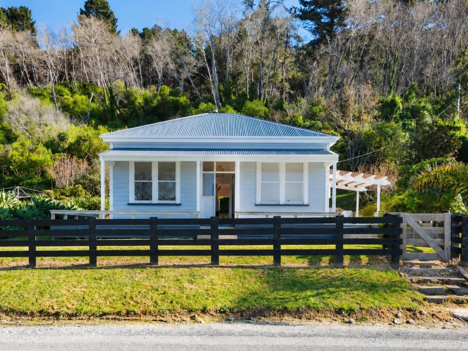 165 Beach Road, Tokomaru Bay