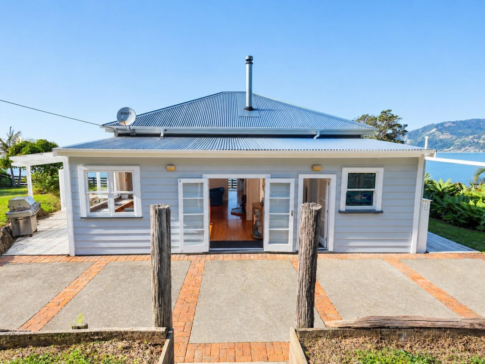 165 Beach Road, Tokomaru Bay