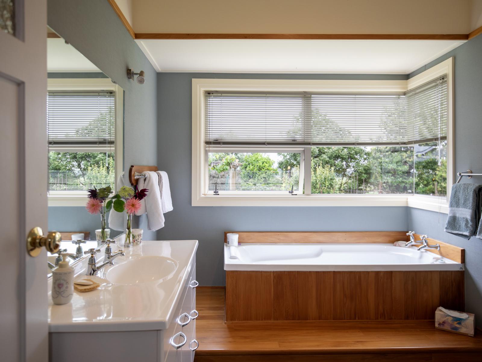 3257 State Highway 23, Raglan