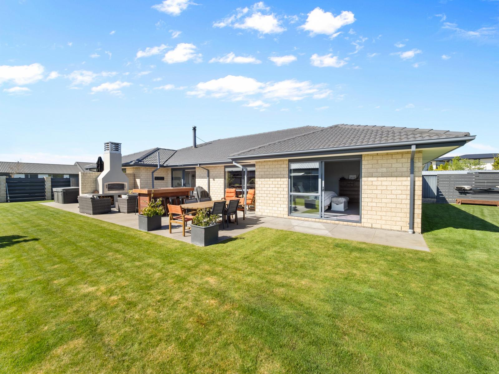11 Torbay Avenue, Huntingdon