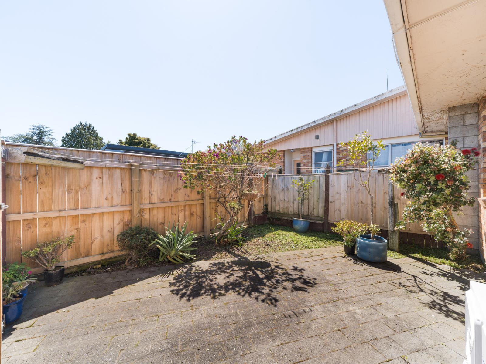 Unit 3, 84 Linton Street, Central
