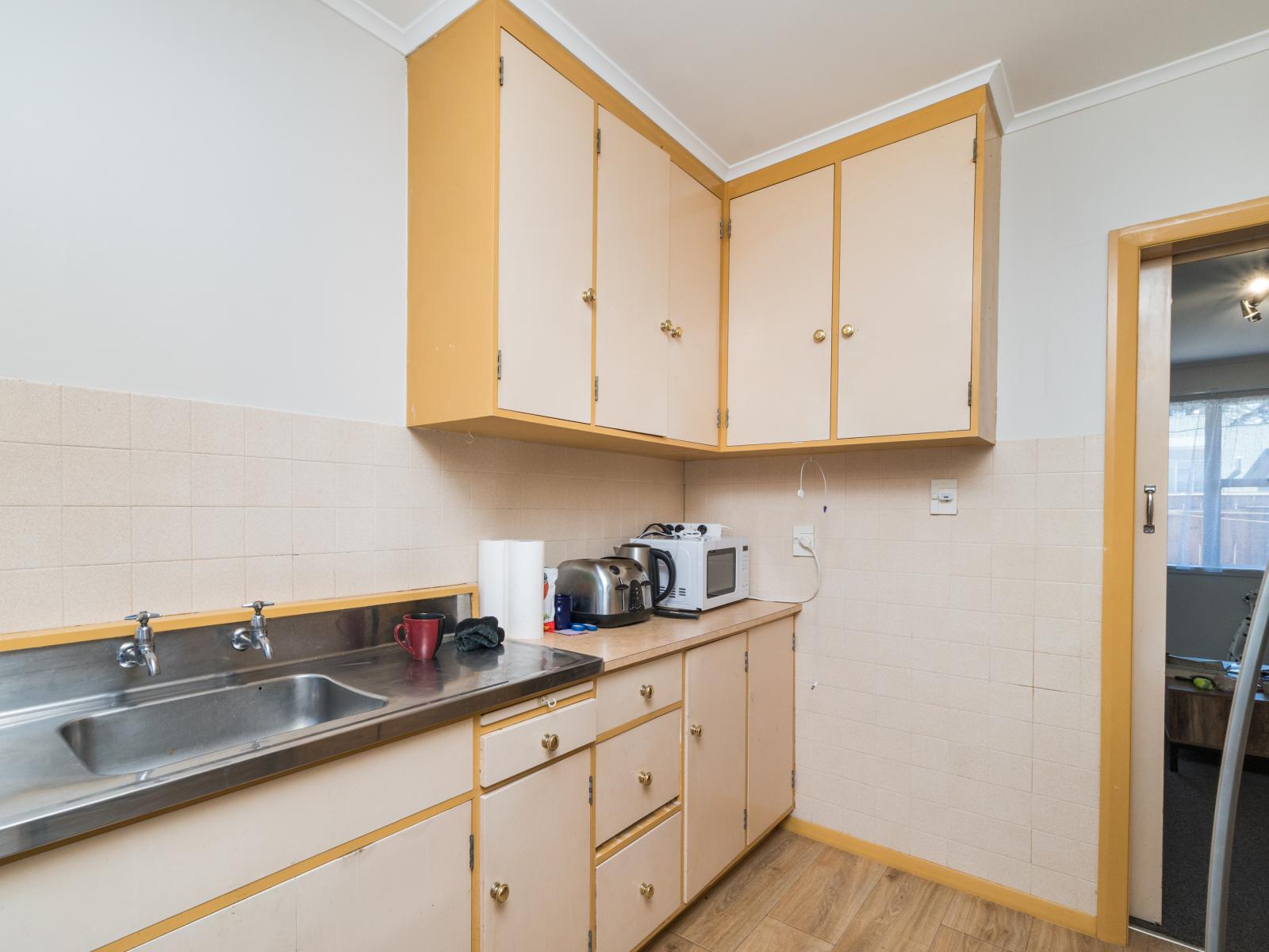 Unit 3, 84 Linton Street, Central