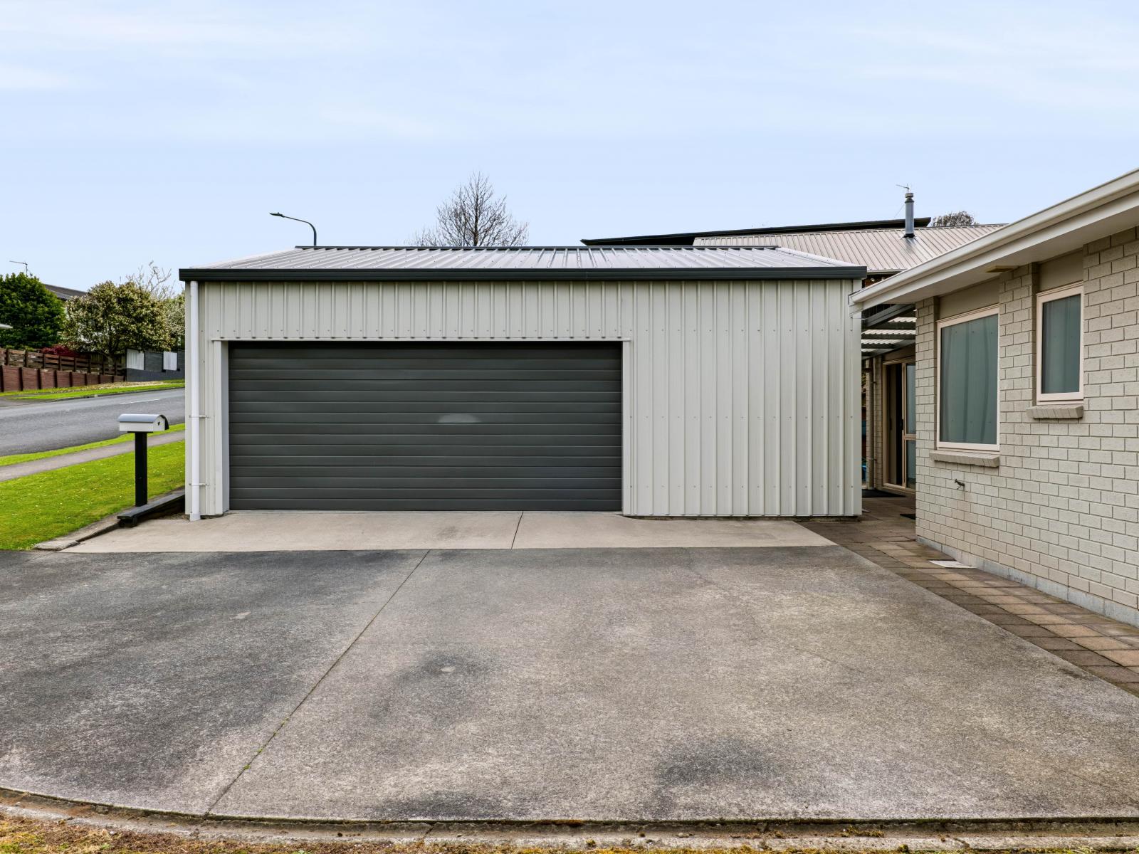 55 Poplar Grove, Whalers Gate