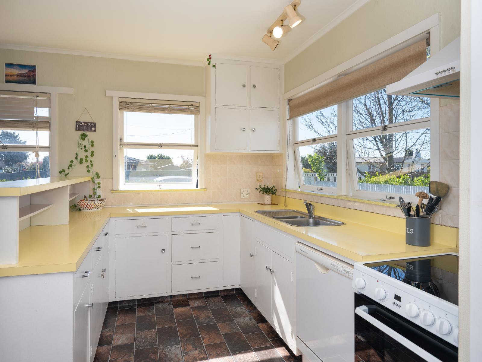 301 Frimley Avenue, Frimley