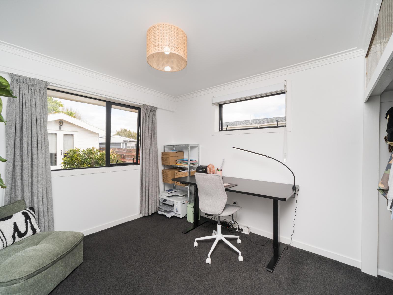 18 Browning Place, Roslyn
