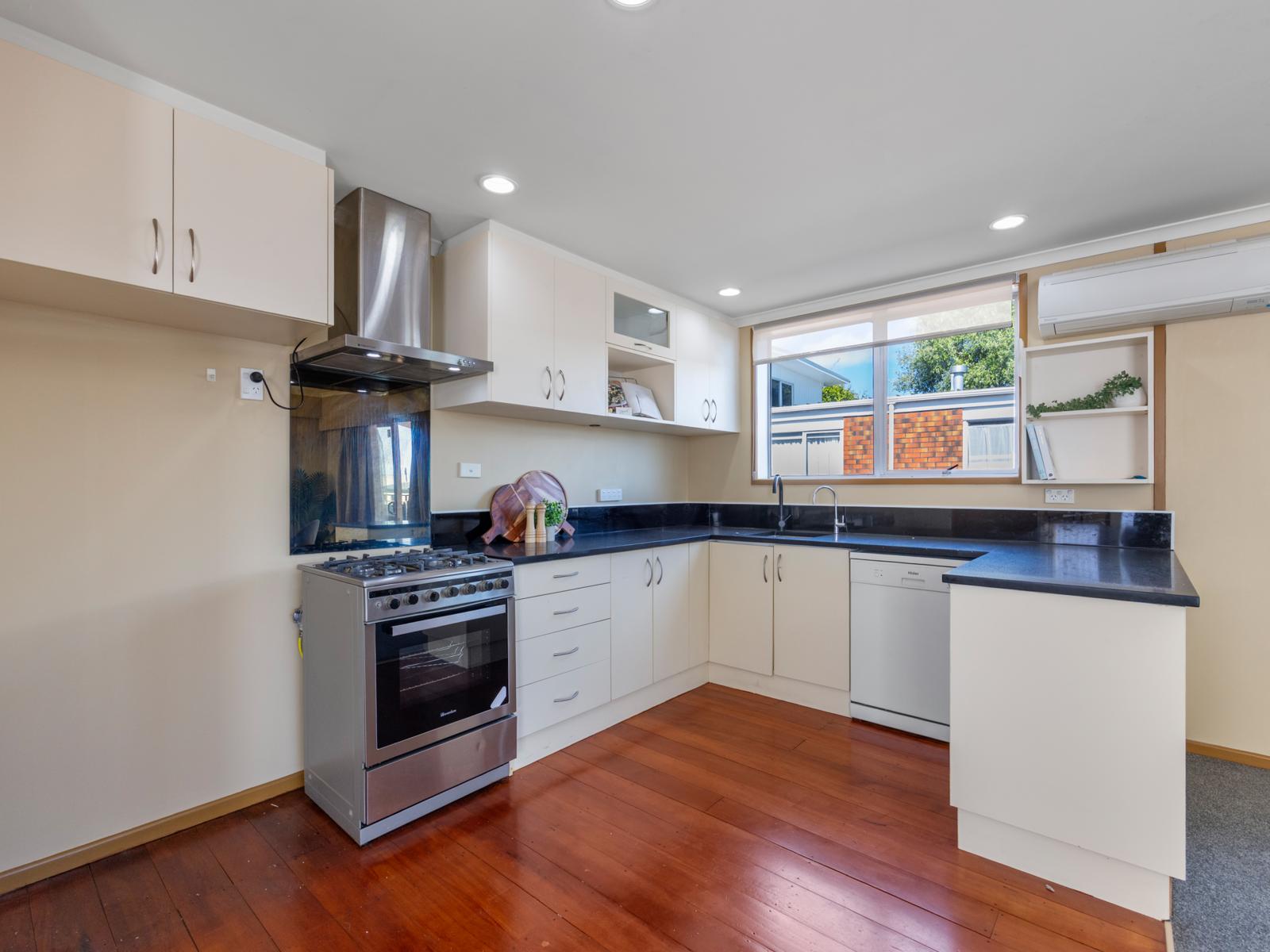 303a Devon Street West, New Plymouth