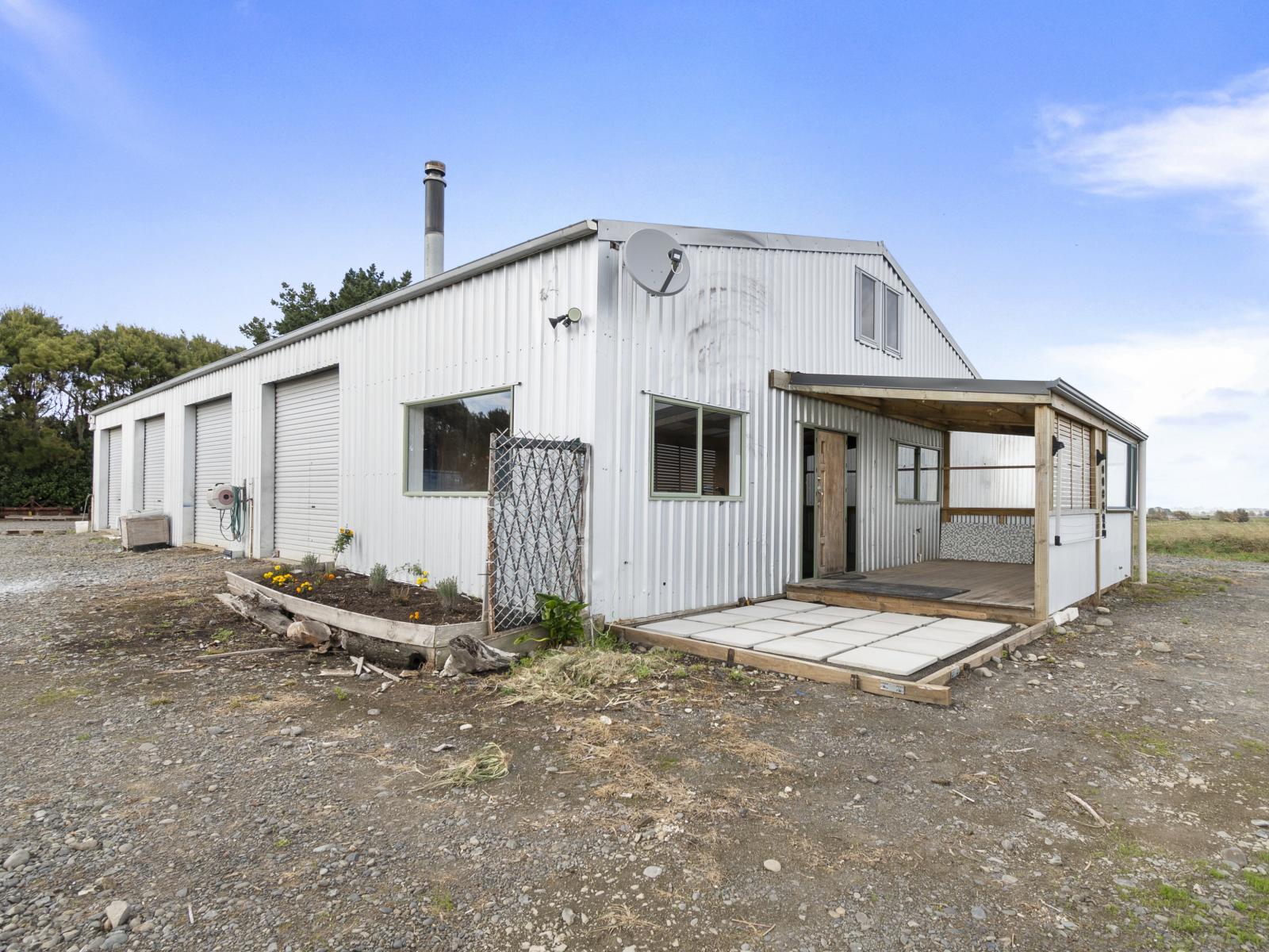 3125 State Highway 1, Sanson