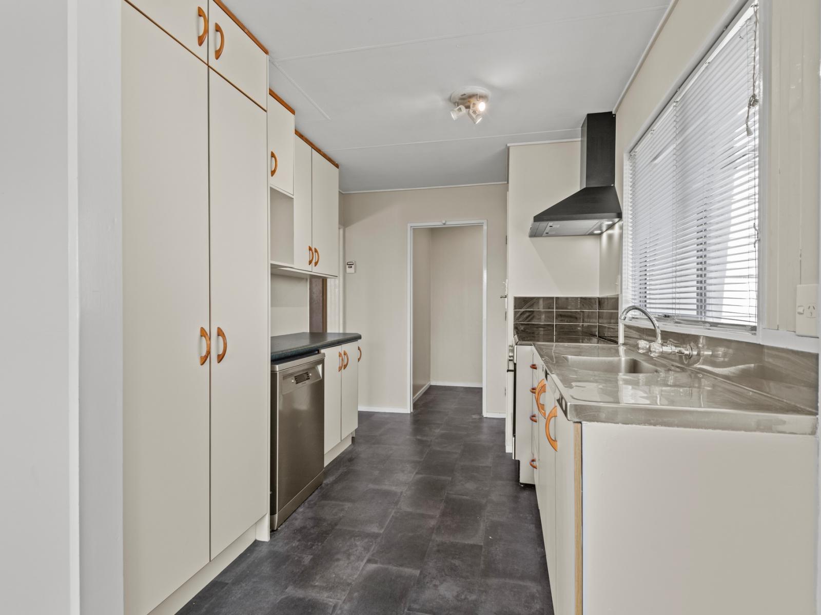 52A Somerset Crescent, Highbury