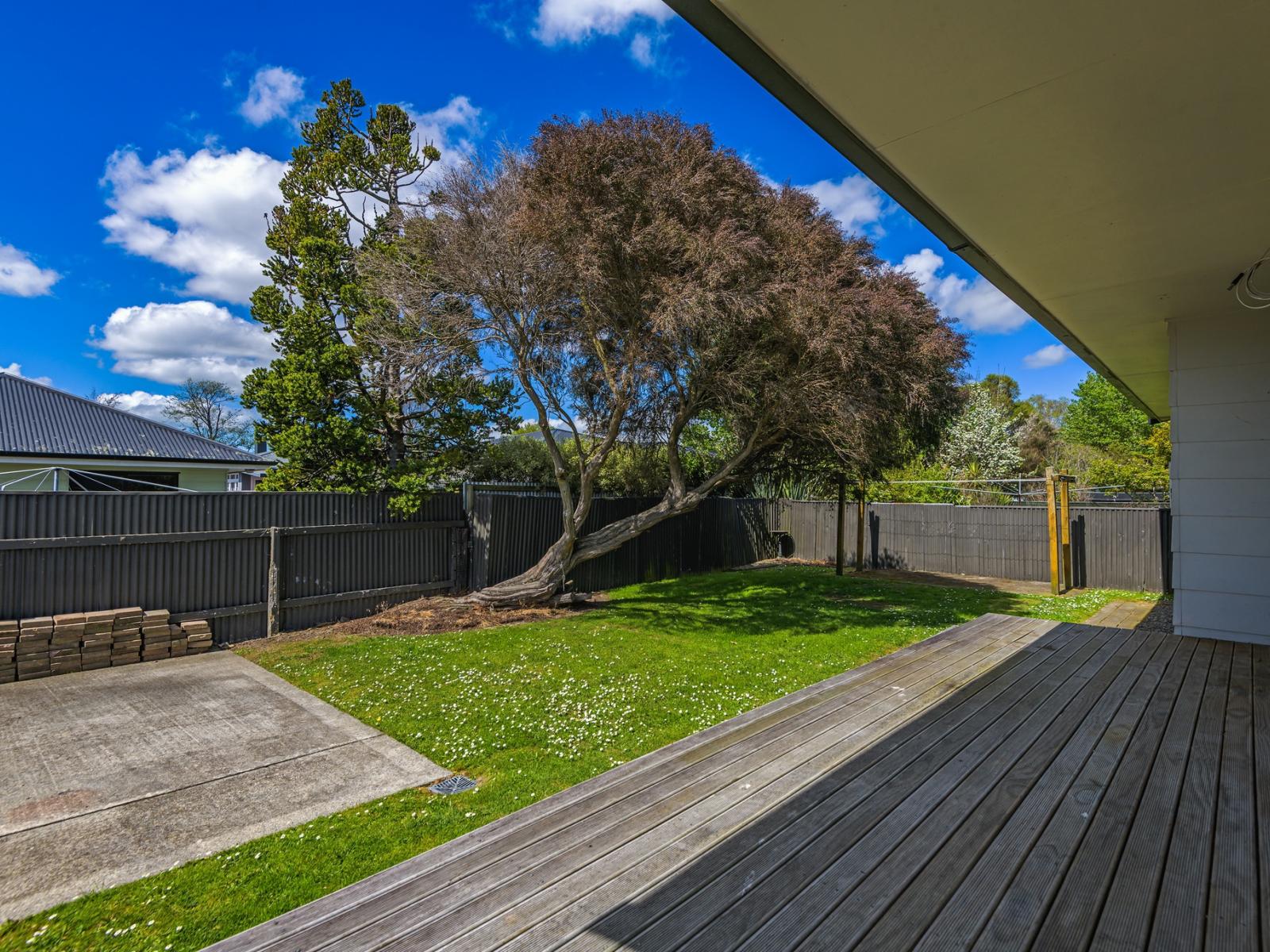 52A Somerset Crescent, Highbury