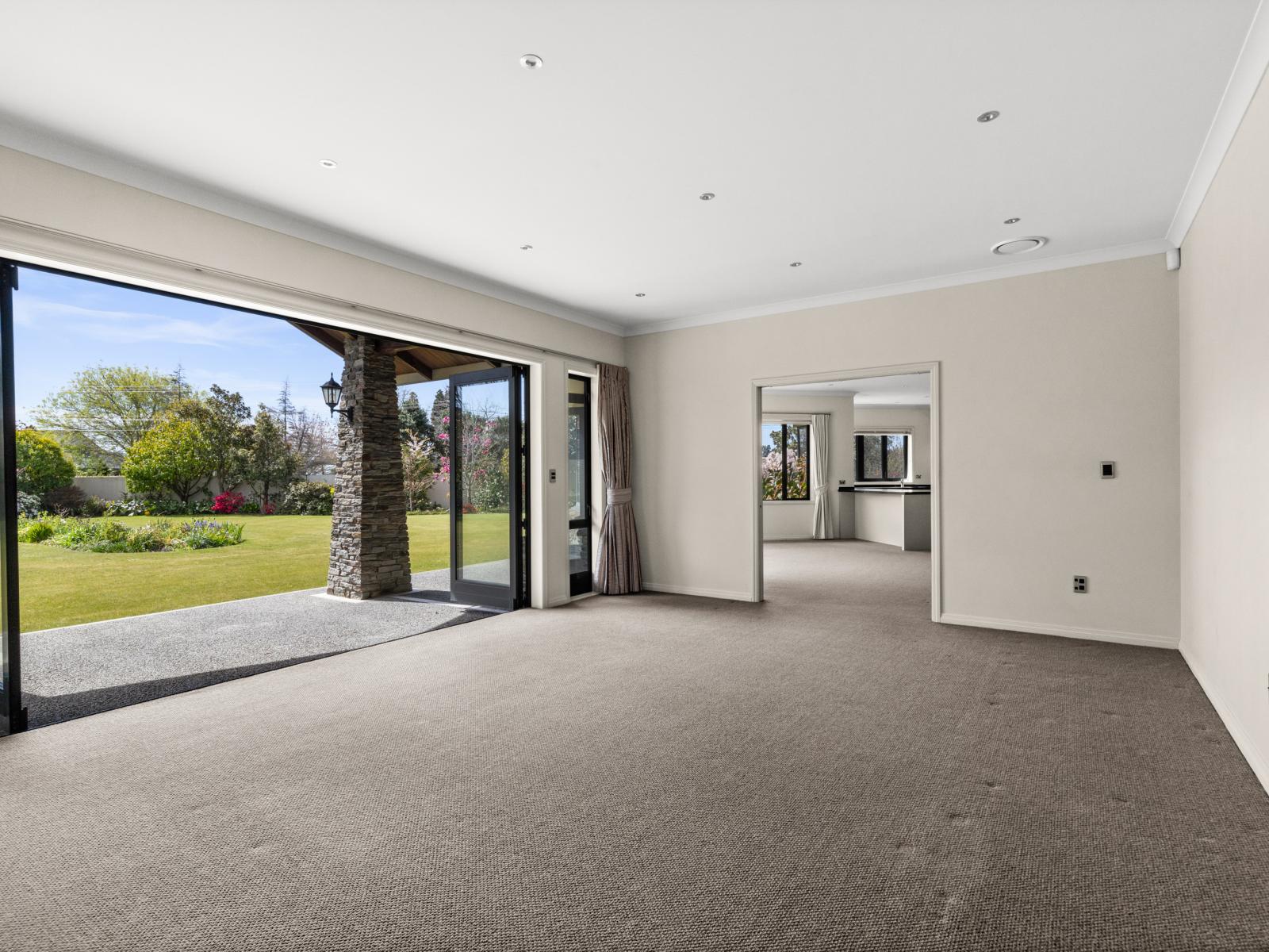 566 Lyndhurst Road, Frimley