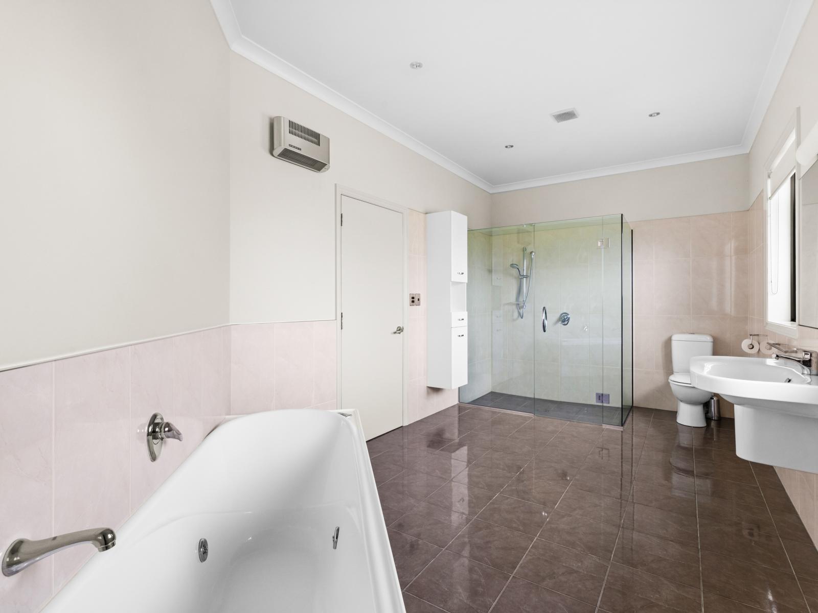 566 Lyndhurst Road, Frimley