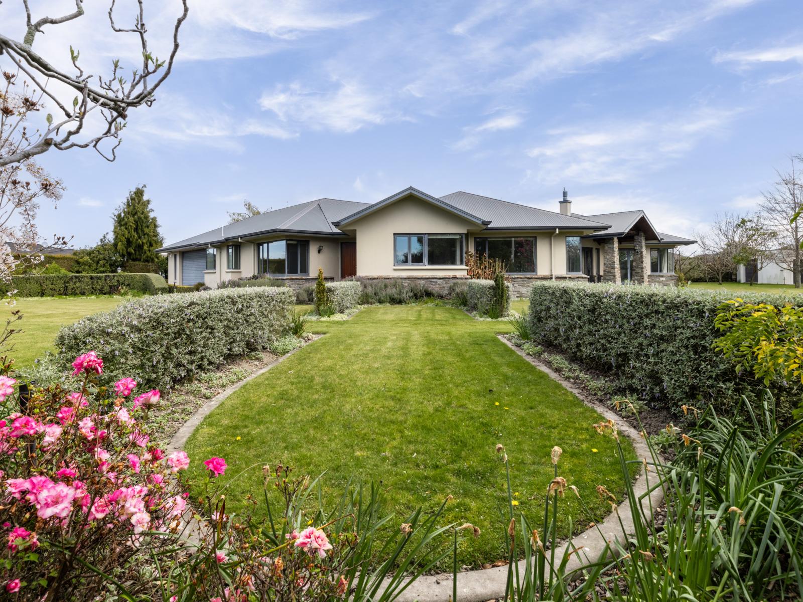 566 Lyndhurst Road, Frimley