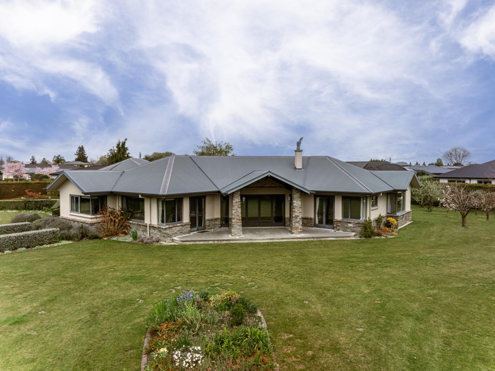 566 Lyndhurst Road, Frimley