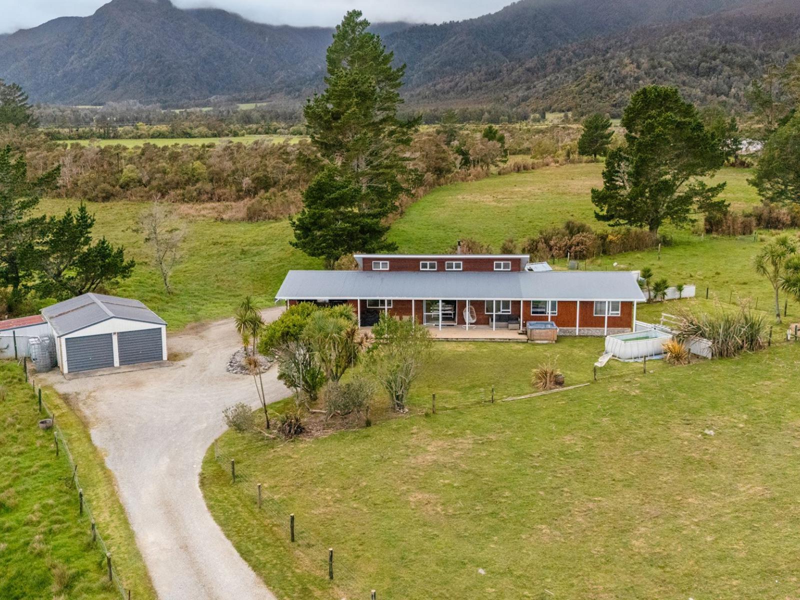12 Sunderland Street, Waimangaroa