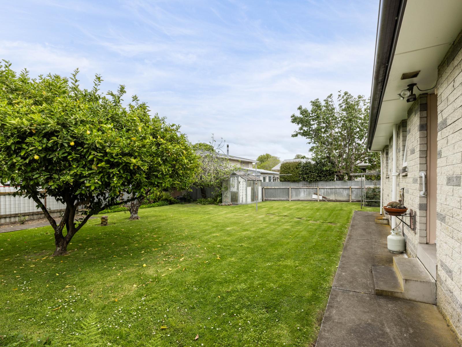 502 Hart Place, Frimley
