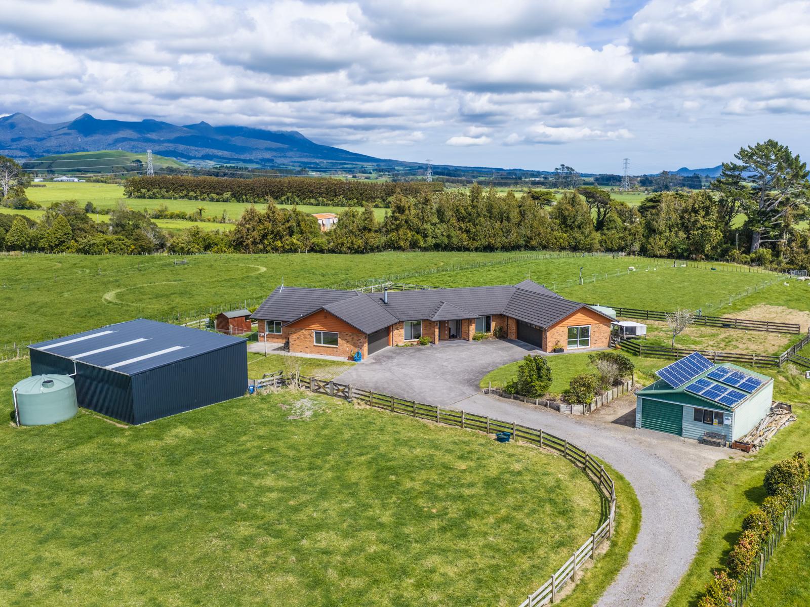 1484 Egmont Road, Egmont Village