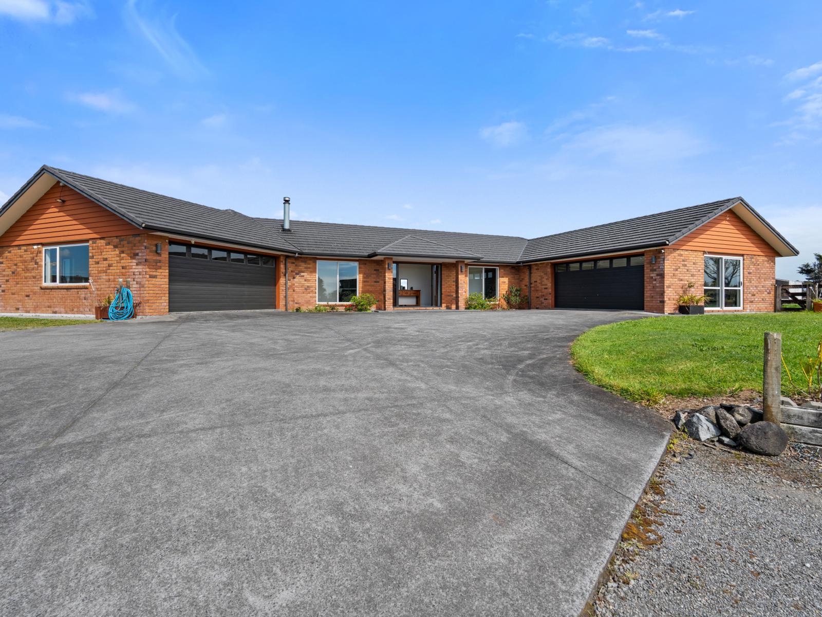 1484 Egmont Road, Egmont Village