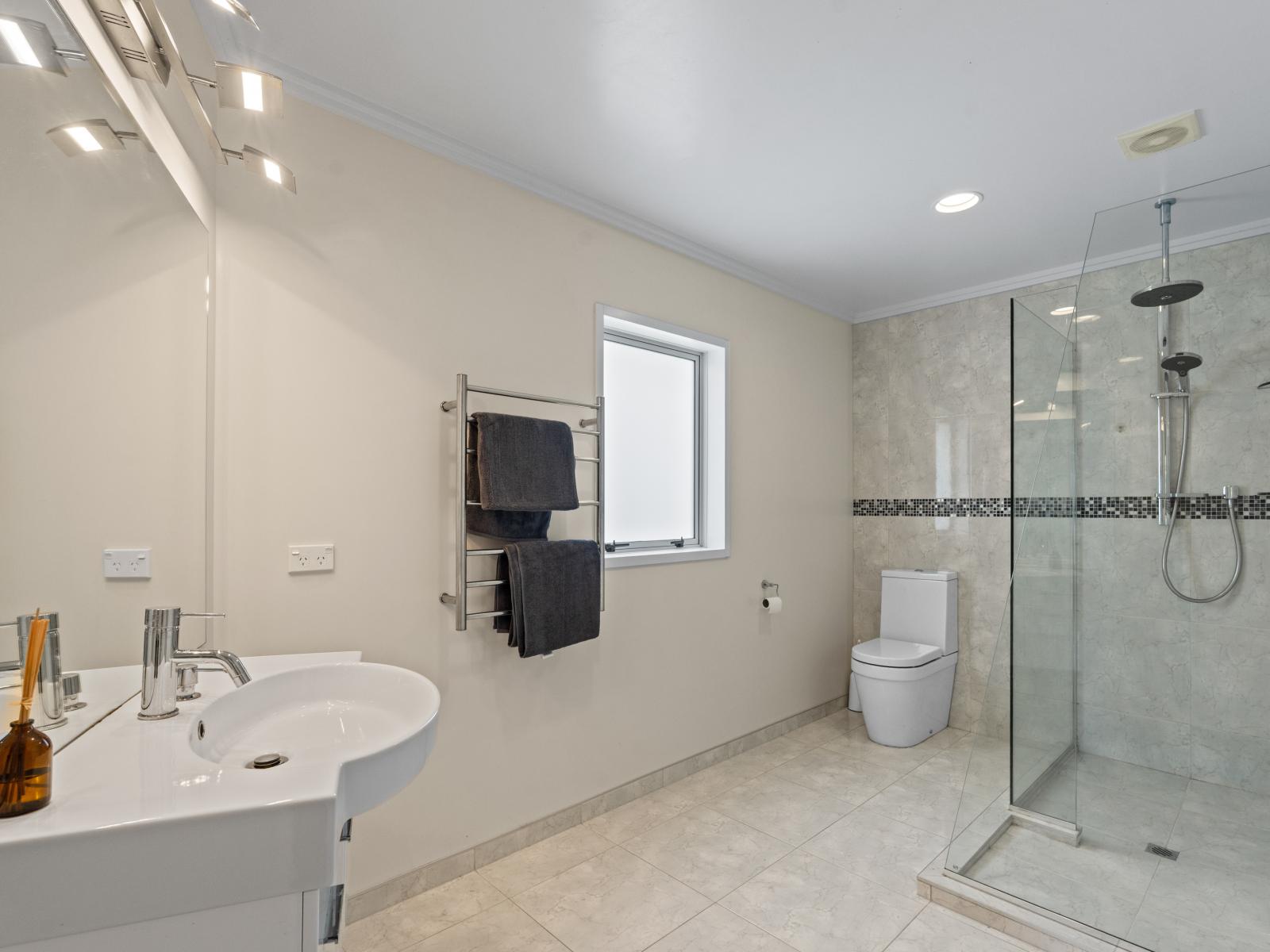 1484 Egmont Road, Egmont Village