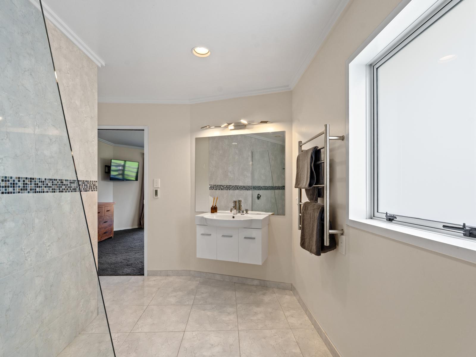 1484 Egmont Road, Egmont Village