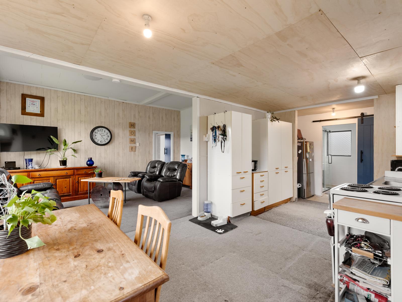 1982 Lumsden Dipton Highway, Dipton