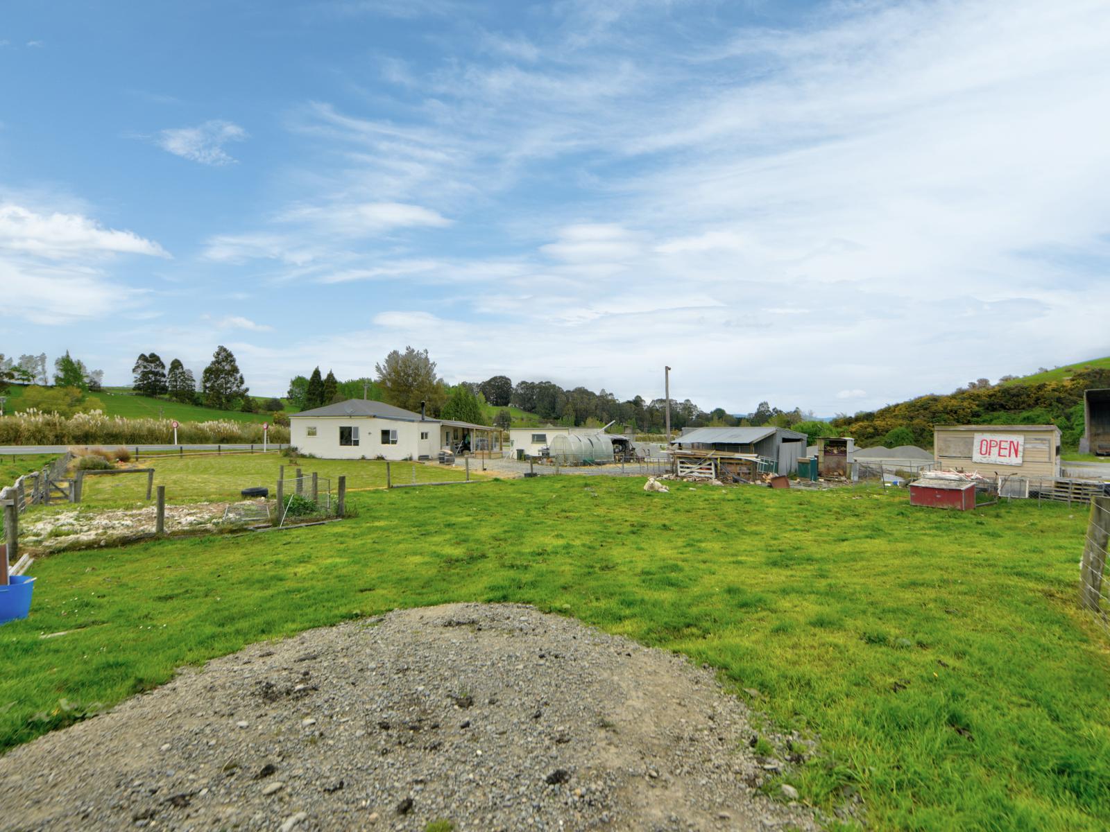 1982 Lumsden Dipton Highway, Dipton