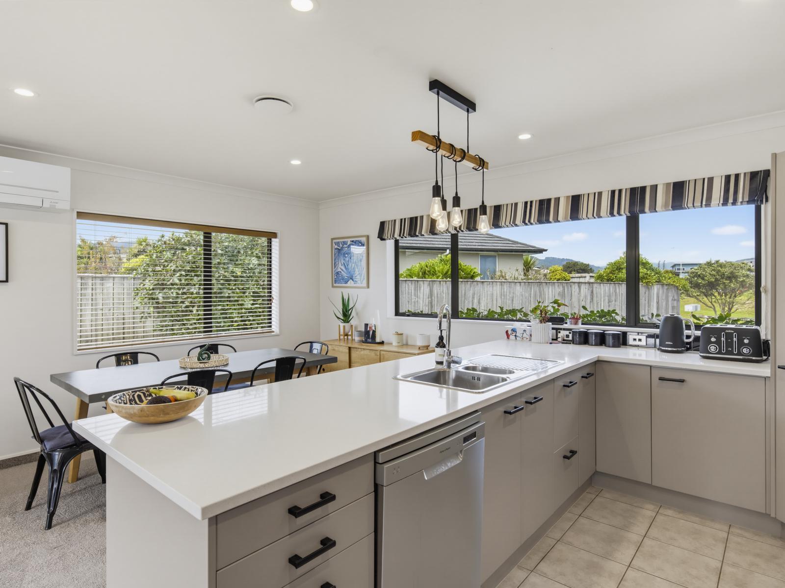 1 William Noel Place, Waikanae Beach