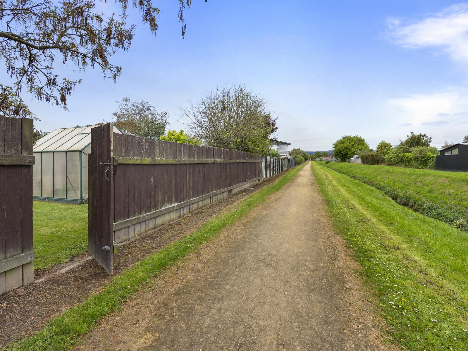 8 Dunk Place, Milson