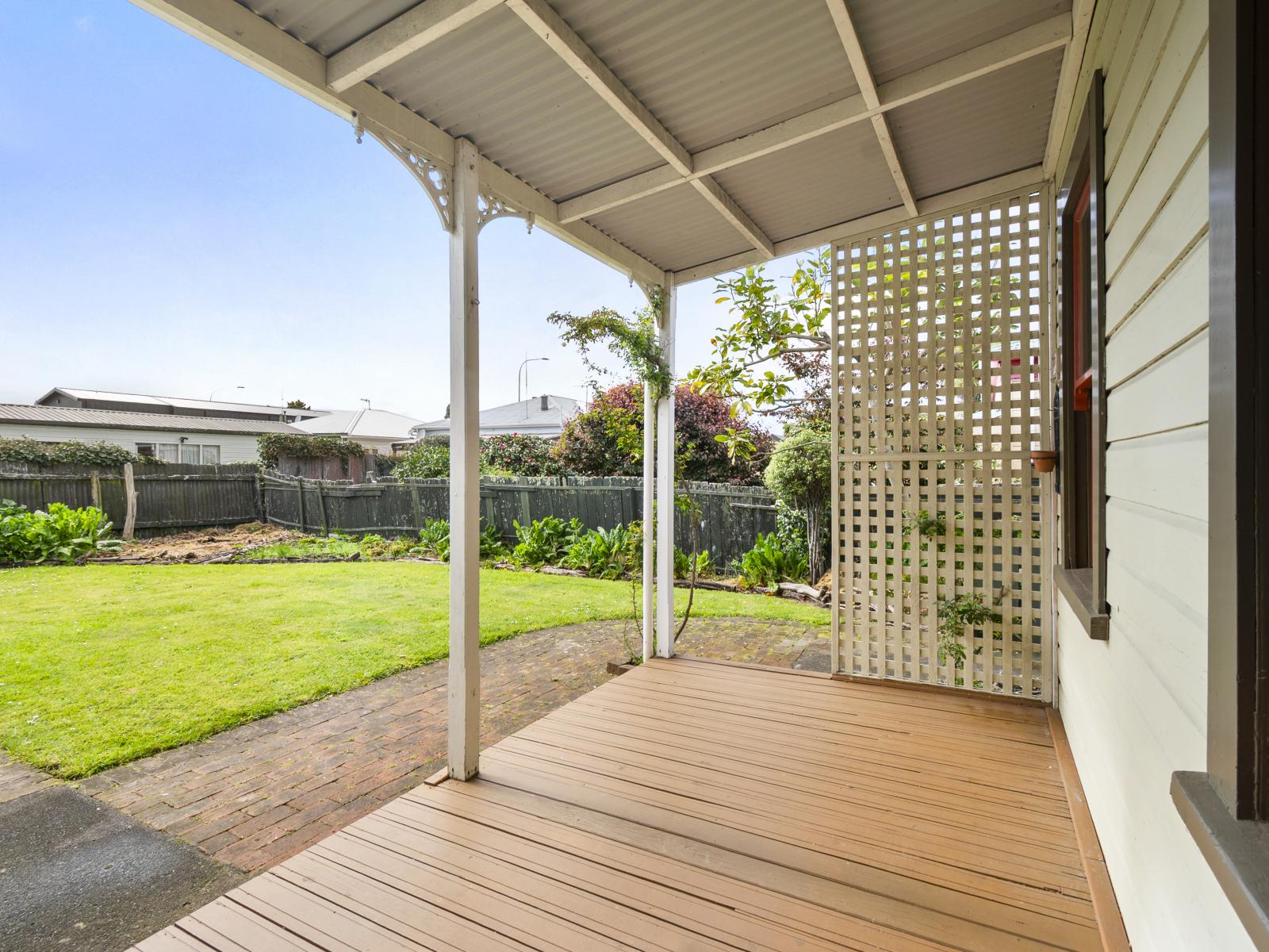 127 Linton Street, West End