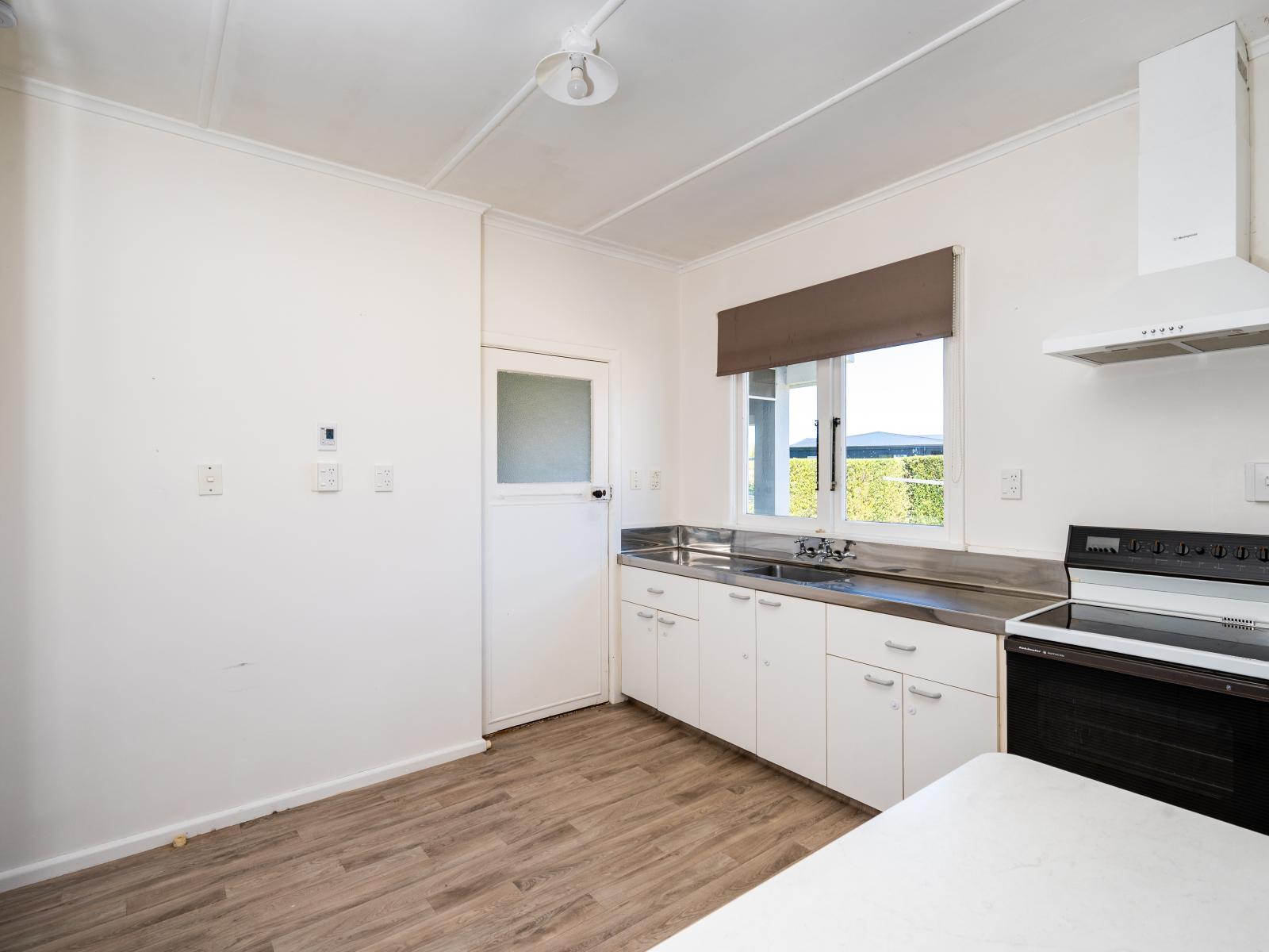 209 Leo Street, Akina