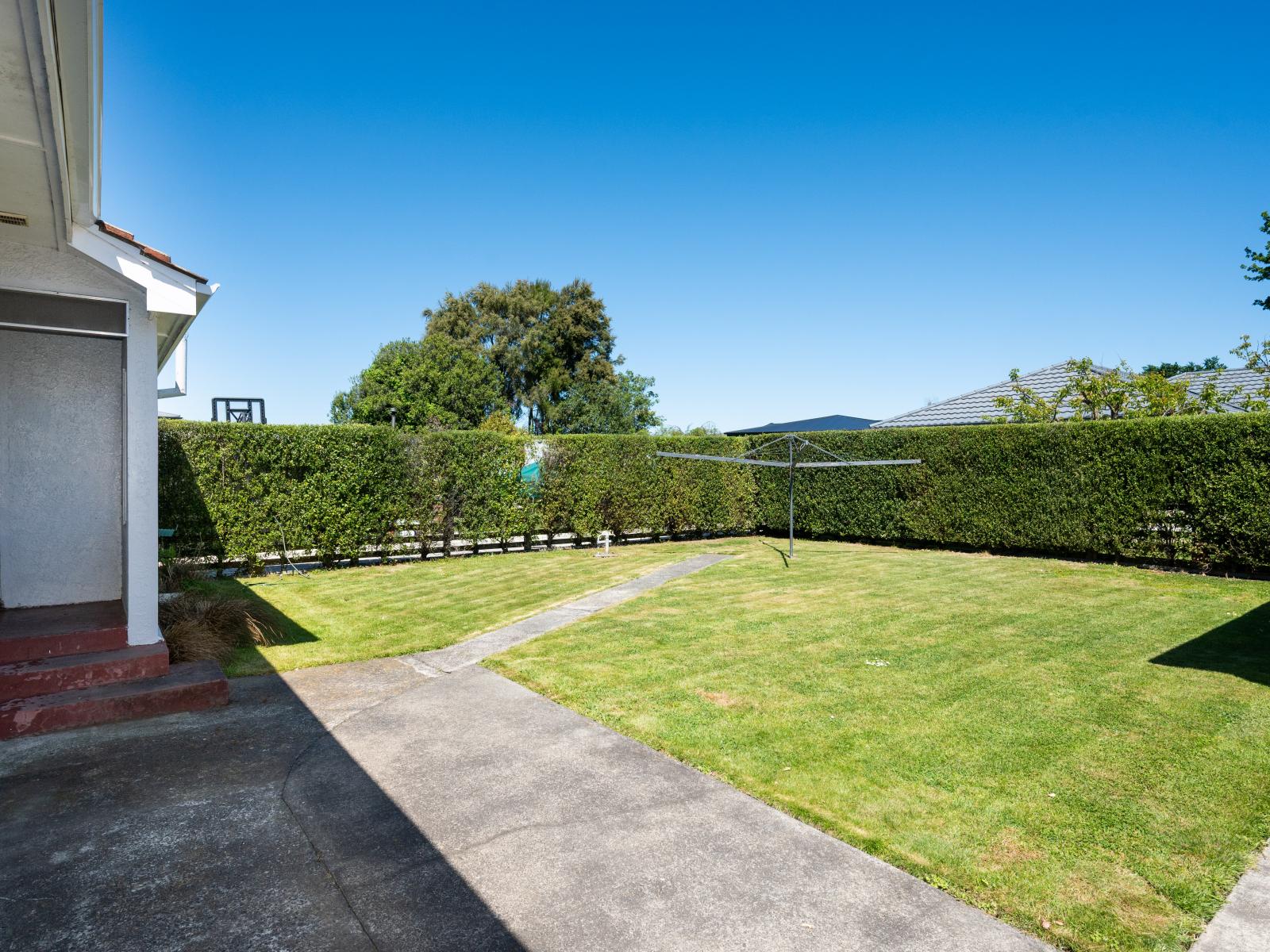 209 Leo Street, Akina