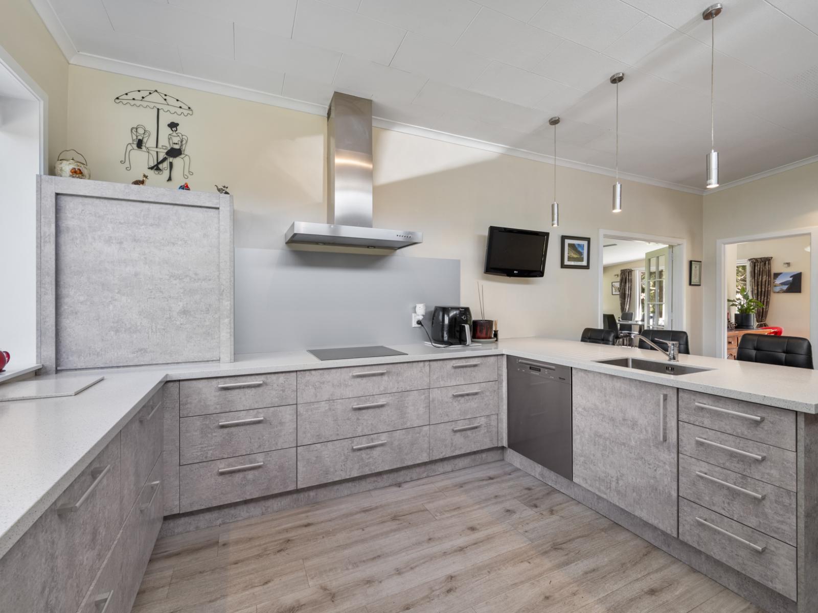 35 Hillview Road, Alexandra