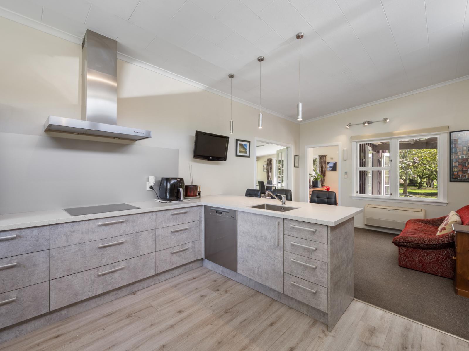 35 Hillview Road, Alexandra