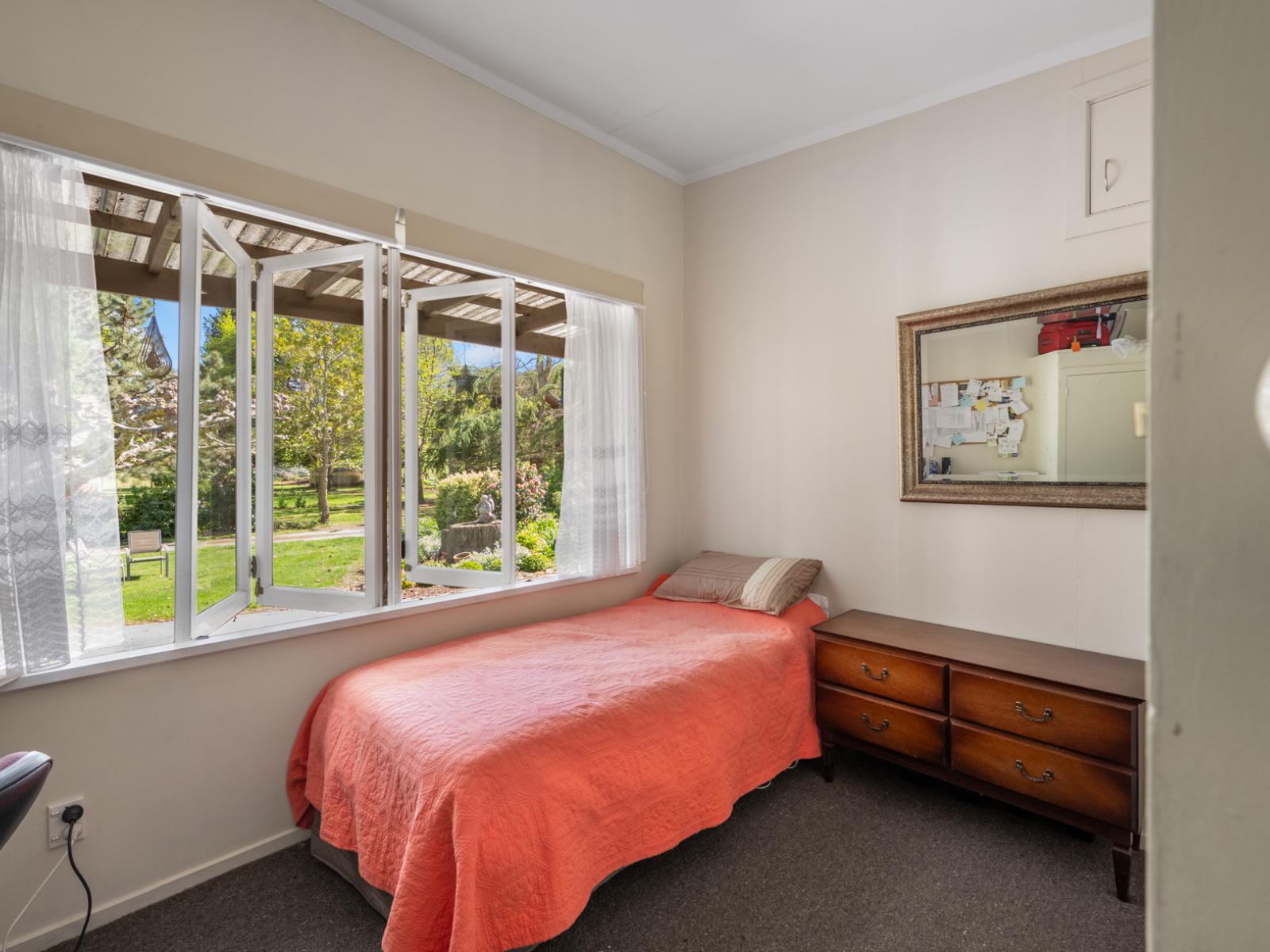 35 Hillview Road, Alexandra