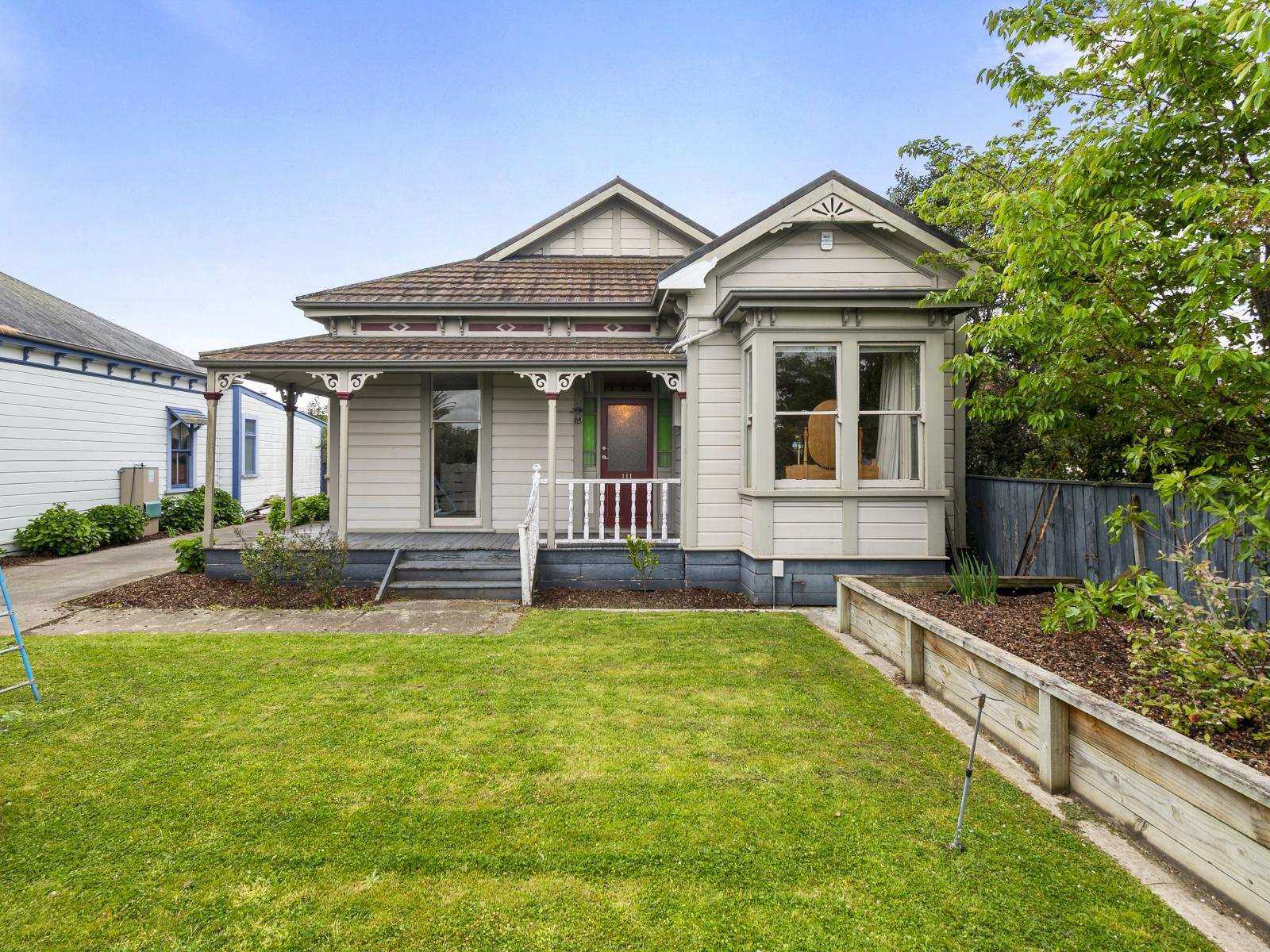 111 Cook Street, West End