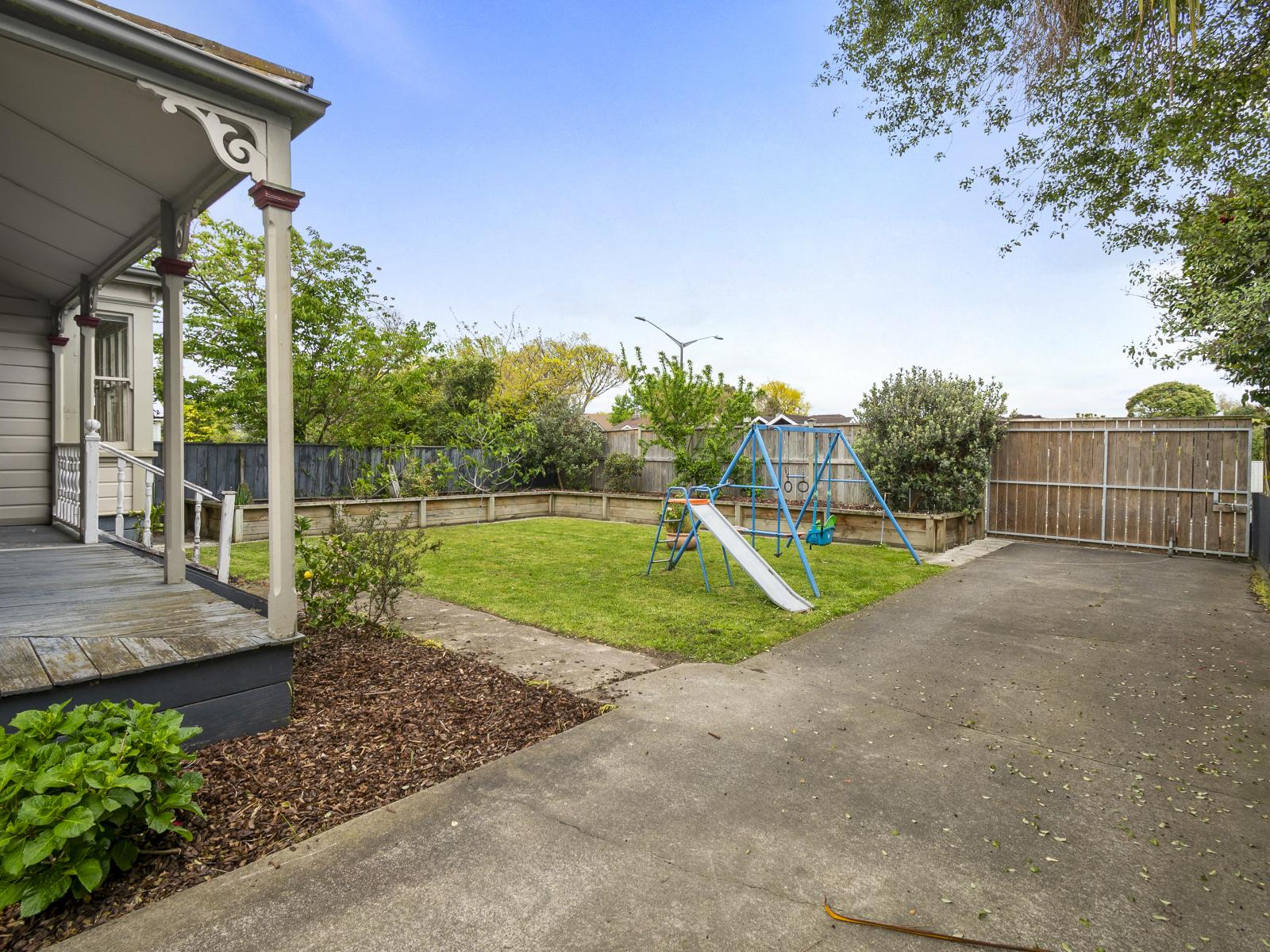 111 Cook Street, West End