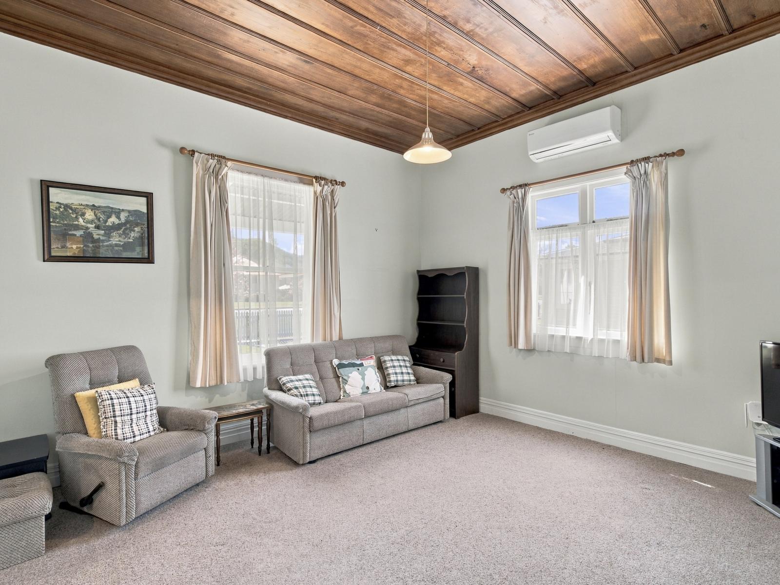 40 Paraekaretu Street, Hunterville