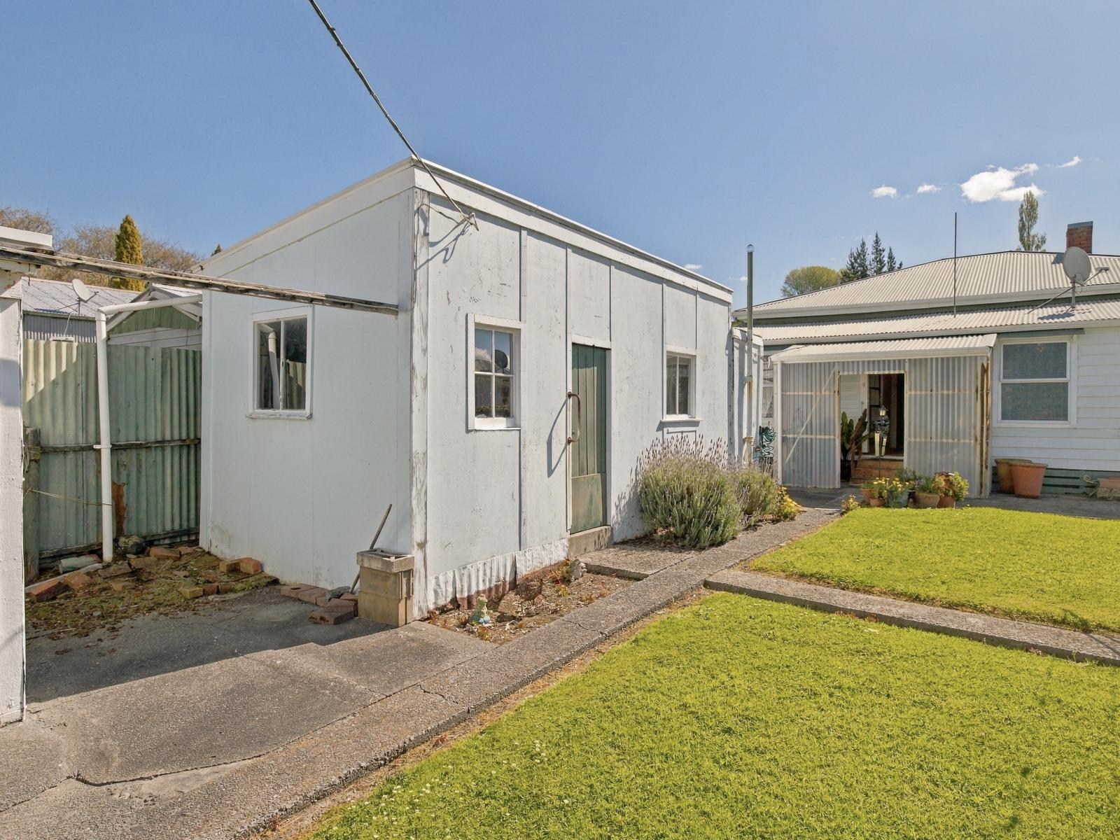 40 Paraekaretu Street, Hunterville