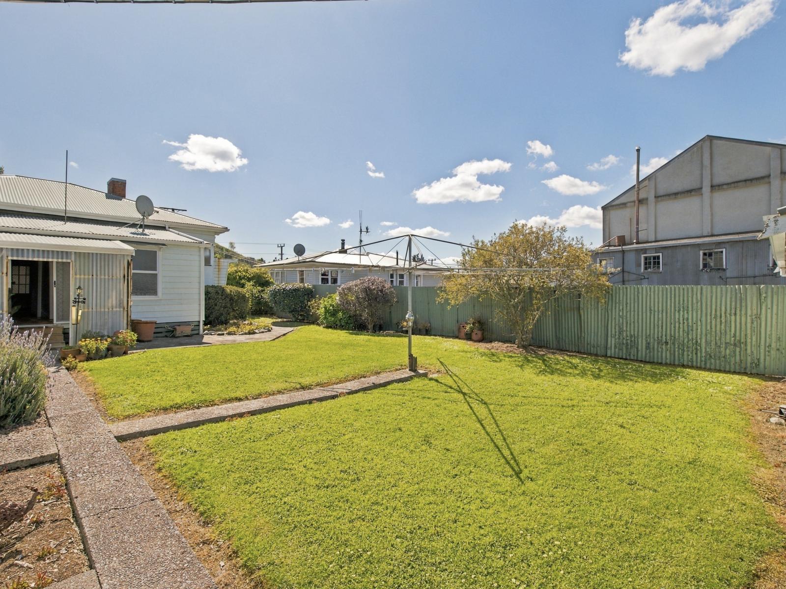 40 Paraekaretu Street, Hunterville