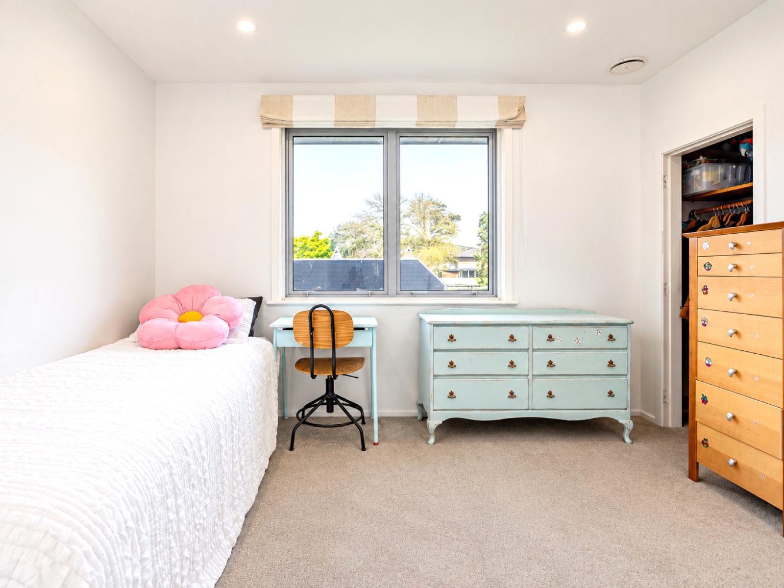 92 Ferry Road, Clive