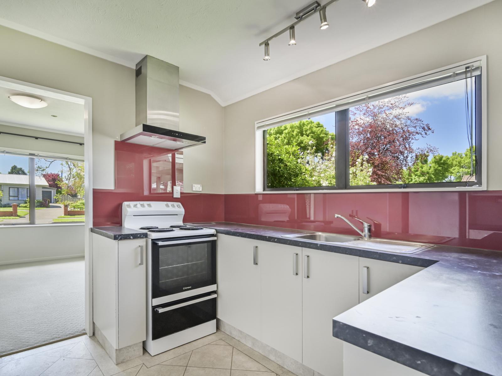 6 Grant Street, Havelock North