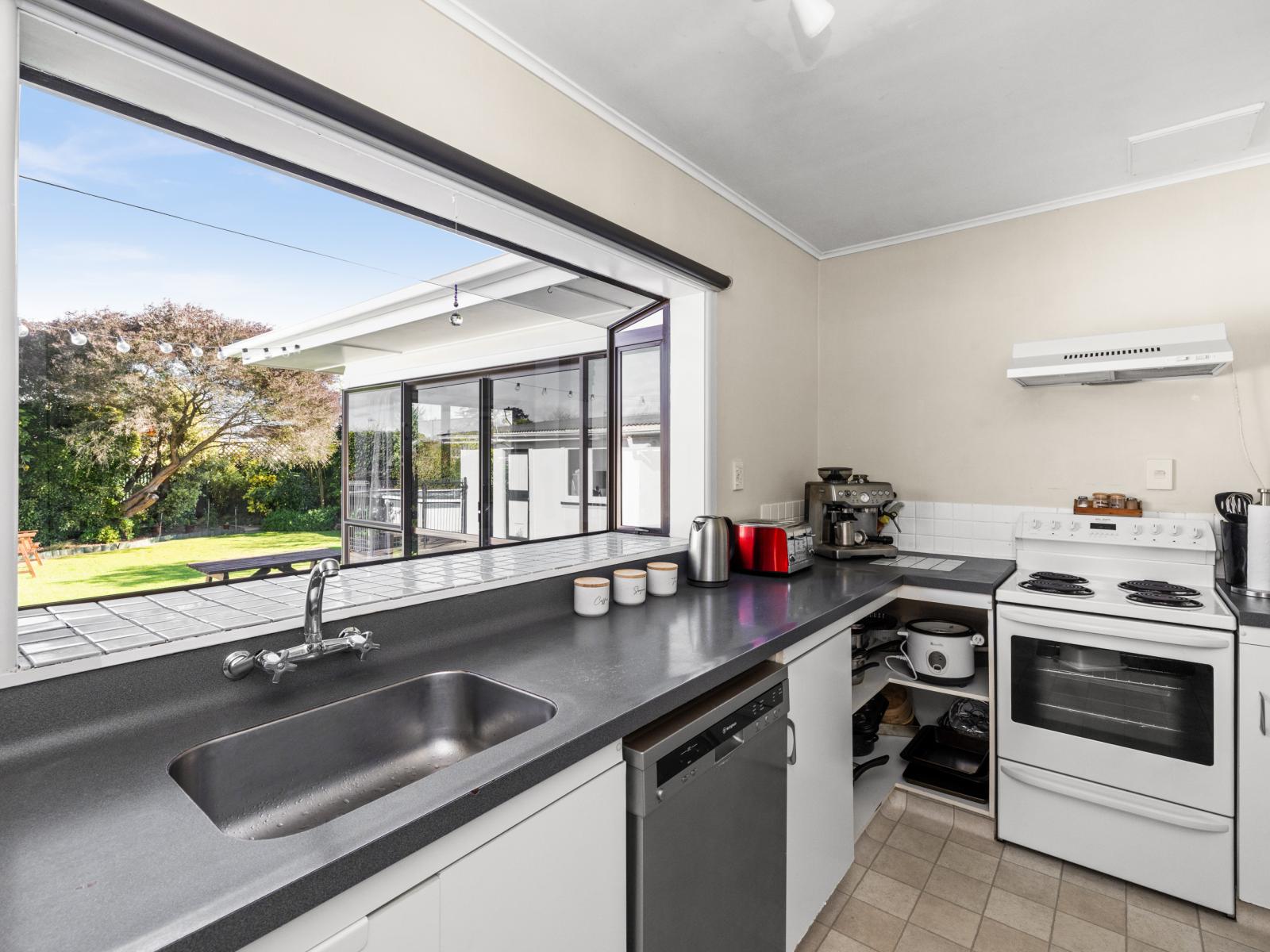 71 Harold Holt Avenue, Onekawa